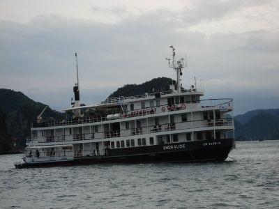 Trên tàu Emeraude xem phim Indochina và nghĩ về Việt Nam